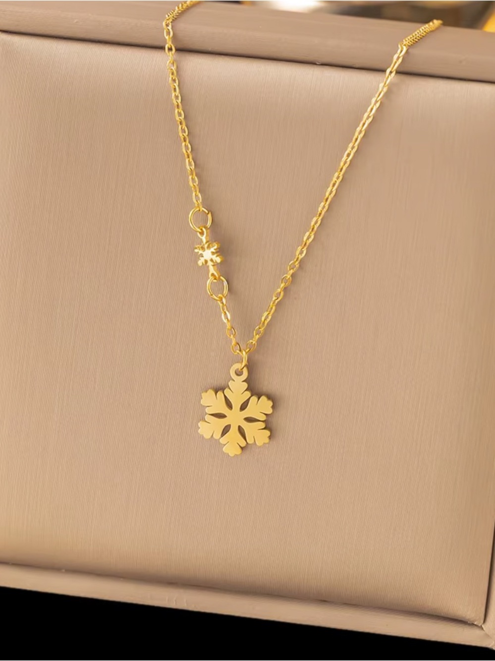 Elegant Gold Snowflake Pendant Necklace for Women